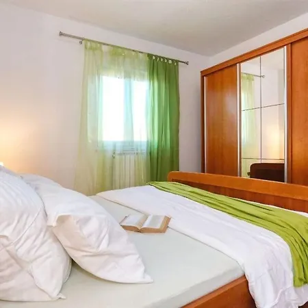 Villa Ana With Pool Near Zadar