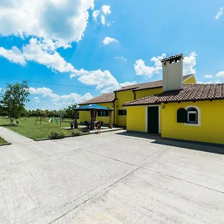 Villa Ana With Pool Near Zadar Policnik