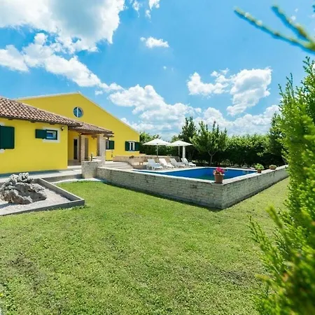 Villa Ana With Pool Near Zadar