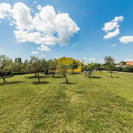 Villa Ana With Pool Near Zadar Policnik